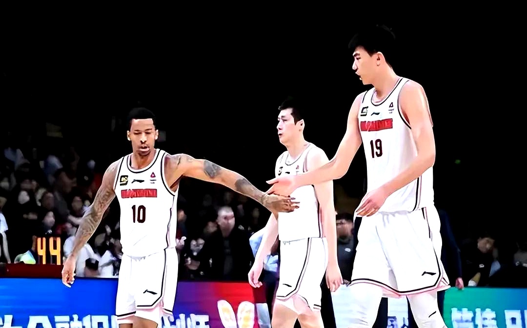 北京队与山东队争夺胜利，激烈对抗